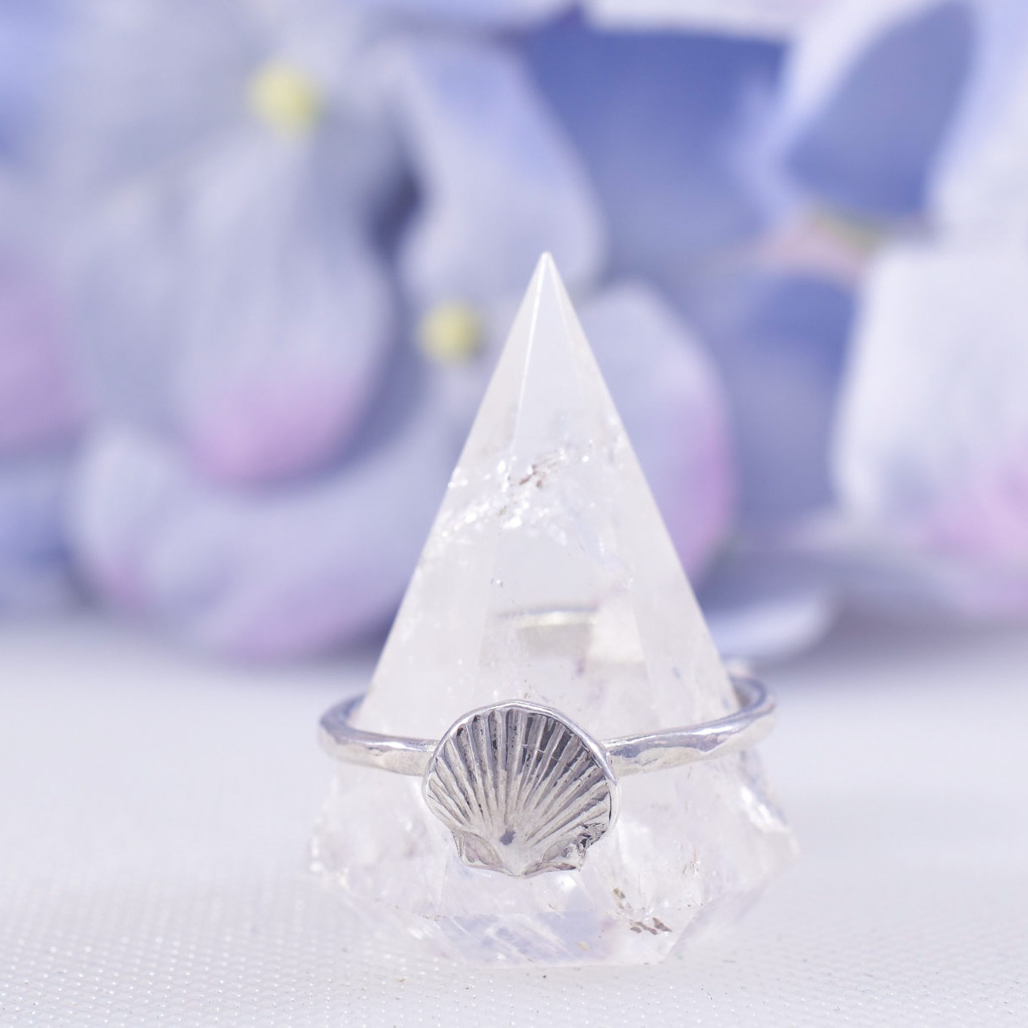 Sterling silver 3d scallop shell hammered band ring